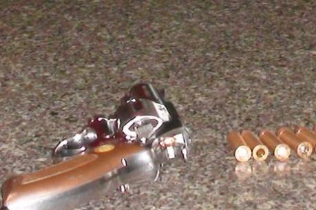 Đồng Nai: Dùng súng truy sát con nợ ngay trên đường