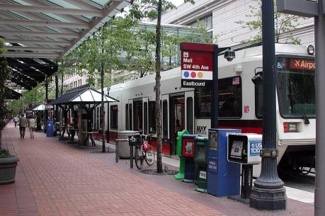 Mỹ: Tấn công bằng dao trên tàu hỏa gây thương vong