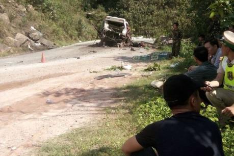 Cháy nổ xe khách của người Việt Nam tại Lào