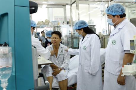 Sớm đưa hơn 100 bệnh nhân về chạy thận tại Hòa Bình