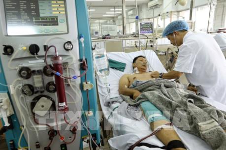 Đưa hơn 100 bệnh nhân đang chạy thận từ Bệnh viện Đa khoa Hòa Bình về Hà Nội