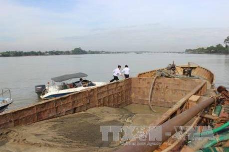 Sạt lở phía thượng nguồn sông Đồng Nai do khai thác cát, tác động dòng chảy