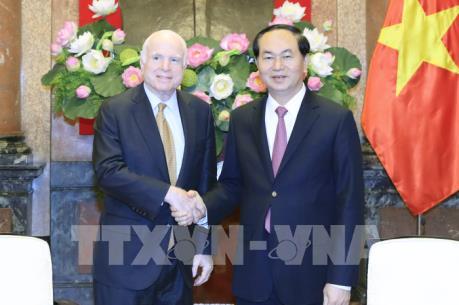 Chủ tịch nước Trần Đại Quang tiếp Thượng nghị sĩ Hoa Kỳ John McCain