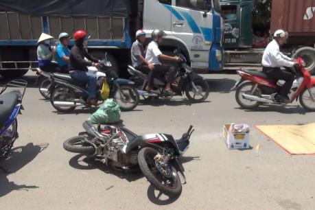 Tai nạn giao thông liên hoàn, 3 người thương vong