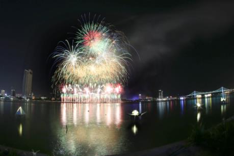 Huyền ảo đêm thi thứ 4 Lễ hội pháo hoa quốc tế Đà Nẵng