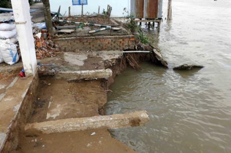 Cần Thơ khắc phục sạt lở nghiêm trọng bờ sông