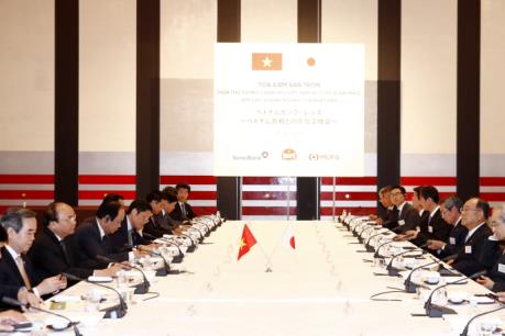 Thủ tướng Nguyễn Xuân Phúc gặp mặt một số nhà đầu tư lớn Nhật Bản