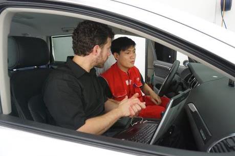 Chuyên gia kỹ thuật Audi quốc tế đến Việt Nam chăm sóc xe của khách hàng