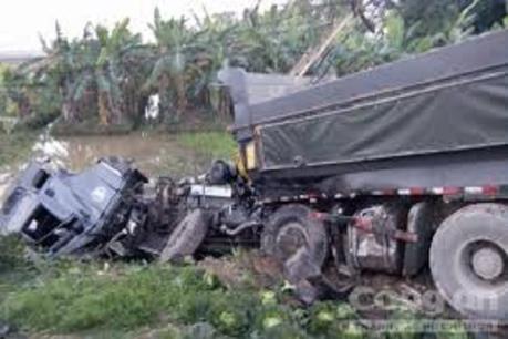 Hải Dương: Thiếu quan sát, ô tô tải va chạm với tàu hỏa