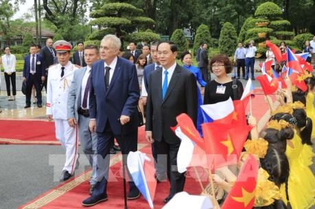 Chủ tịch nước Trần Đại Quang đón tiếp Tổng thống Cộng hòa Séc