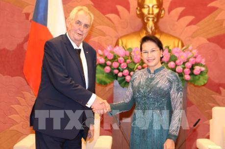 Chủ tịch Quốc hội Nguyễn Thị Kim Ngân hội kiến Tổng thống Cộng hòa Séc Milos Zeman
