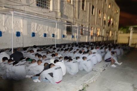 Đấu súng trong nhà tù khiến 7 người thiệt mạng