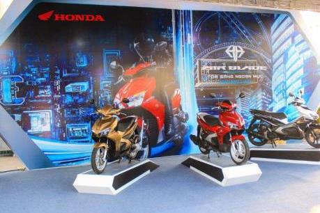 Honda Việt Nam lên tiếng về việc xe máy “đội” giá và phí trước bạ tăng