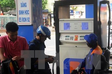 Từ 15h, giá xăng tăng gần 600 đồng/lít