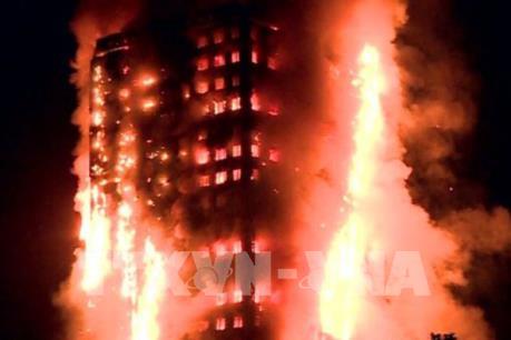 Cháy chung cư ở Anh: Hàng chục người thương vong