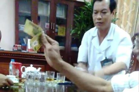 Kỷ luật một số cán bộ ngành Y tế Ninh Bình tham gia đánh bài ăn tiền