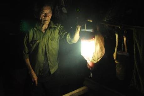 Xã nghèo biên giới “khát” điện
