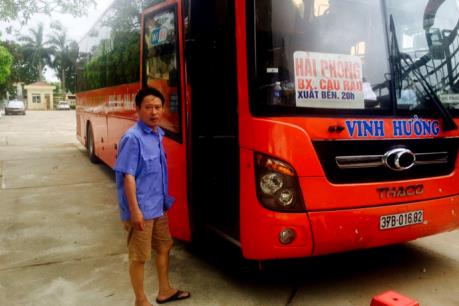 Bắt giữ ô tô khách vận chuyển gần 6.000 bao thuốc lá lậu