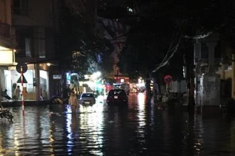 Hôm nay Hà Nội tiếp tục có mưa ở nhiều nơi, có thể gây ngập