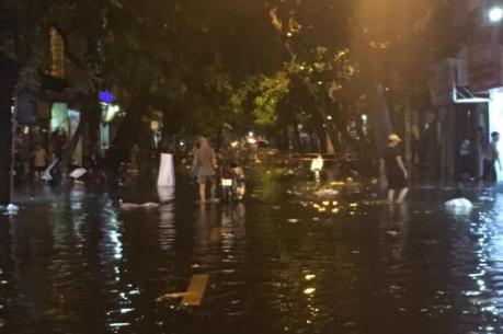 Khu vực nào có nguy cơ ngập úng khi mưa lớn bất thường ở Hà Nội?