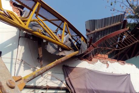 Sập cần cẩu tại công trường cầu Việt Trì - Ba Vì, hai người tử vong