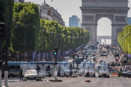 Phát hiện nhiều súng trong nhà thủ phạm vụ đâm xe ở đại lộ Champs Elysees