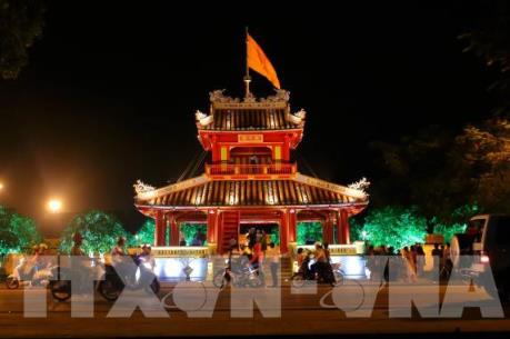 Lung linh huyền ảo Đại Nội Huế về đêm