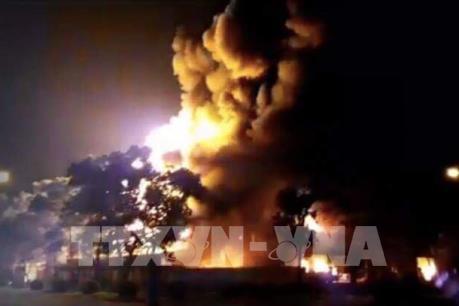 Hỏa hoạn nghiêm trọng tại nhà máy lọc dầu của Iran