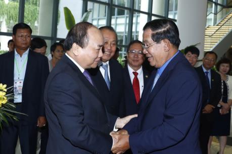 Thủ tướng Nguyễn Xuân Phúc làm việc với Thủ tướng Campuchia