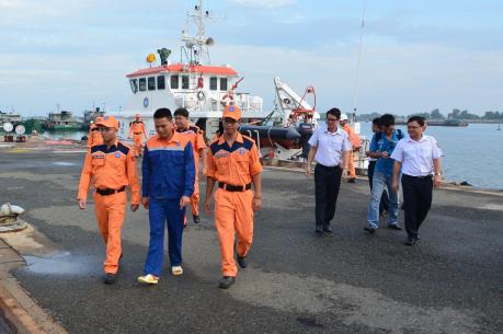 Cứu nạn thành công thuyền viên bị rơi xuống biển