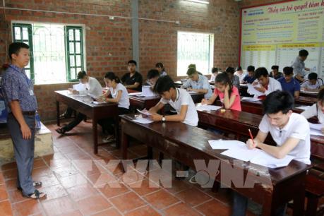 Kỳ thi THPT quốc gia 2017: Khiển trách 2 giám thị để thí sinh mang đề thi ra ngoài