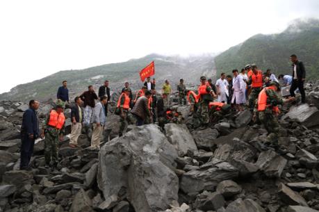 Sạt lở đất đá vùi lấp hơn 100 người tại Trung Quốc