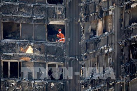 Gần 30 tòa nhà ở Anh không đáp ứng yêu cầu an toàn cháy nổ