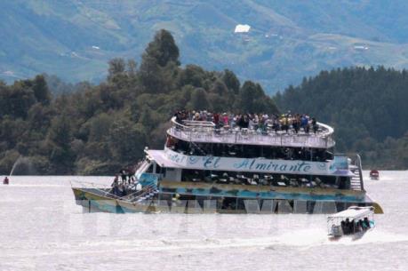 Chìm tàu du lịch tại Colombia, ít nhất 3 người thiệt mạng và 30 người mất tích