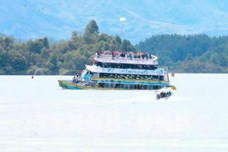 Vụ chìm tàu du lịch tại Colombia: Số người thiệt mạng tiếp tục tăng