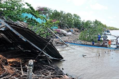 5 căn nhà bị sạt lở trong đêm, người dân hốt hoảng bỏ chạy