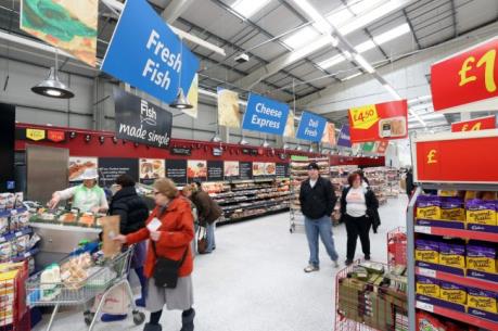 Lòng tin tiêu dùng tại Anh giảm mạnh sau cuộc bầu cử sớm