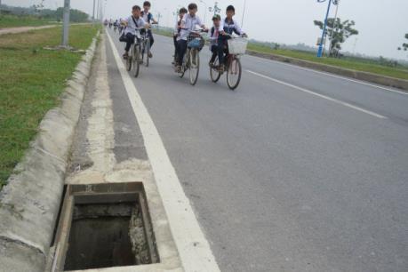 Hàng loạt "hố tử thần" rình rập ngay trên đường trục khu đô thị