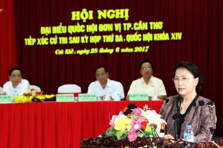 Chủ tịch Quốc hội Nguyễn Thị Kim Ngân tiếp xúc cử tri tại Cần Thơ