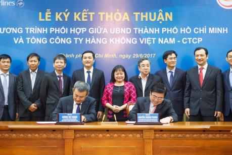Vietnam Airlines ký kết hợp tác với UBND Tp. Hồ Chí Minh 