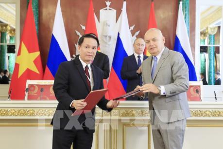 Thông Tấn Xã Việt Nam ký Thỏa thuận trao đổi thông tin với hãng Sputnik