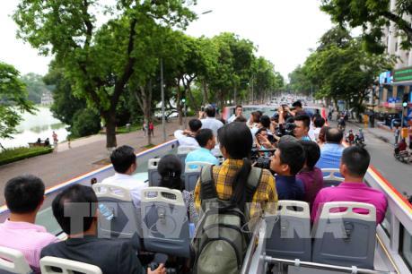 Trải nghiệm tuyệt vời trên xe buýt 2 tầng lần đầu tiên xuất hiện tại Hà Nội
