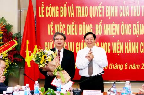 Trao quyết định bổ nhiệm ông Đặng Xuân Hoan giữ chức Giám đốc Học viện Hành chính Quốc gia