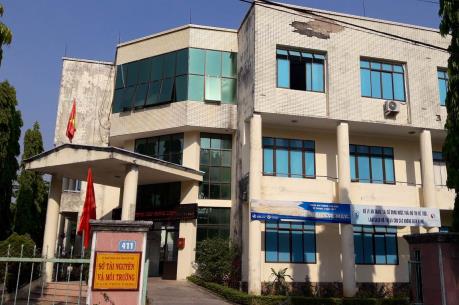 Cách chức hai cán bộ Sở TN&MT Kon Tum vi phạm đạo đức công chức