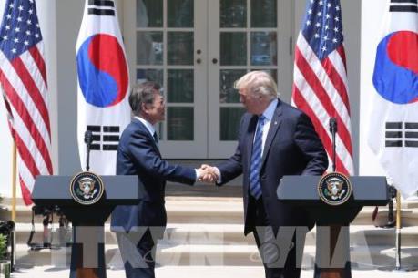Tổng thống Donald Trump hối thúc Hàn Quốc đàm phán lại FTA