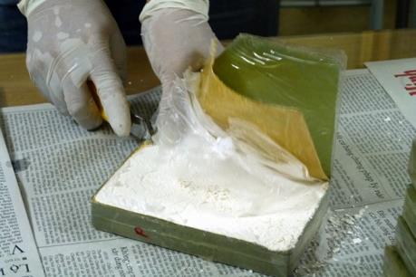 Sơn La: Bắt đối tượng vận chuyển 10 bánh heroin