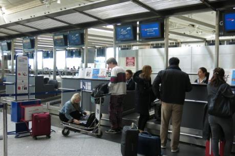 CHÍNH THỨC: Mỹ bỏ lệnh cấm mang laptop lên máy bay