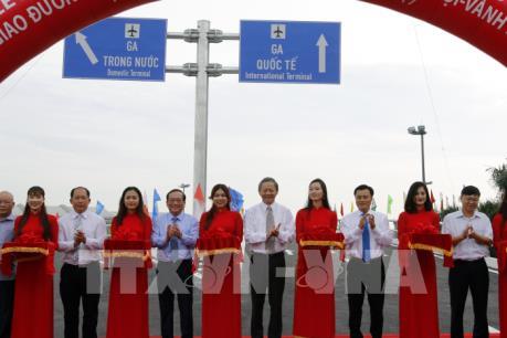 Thông xe 2 cầu vượt cửa ngõ Tân Sơn Nhất