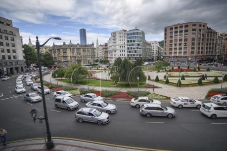 Tranh cãi pháp lý về việc một số nước EU cấm dịch vụ taxi Uber