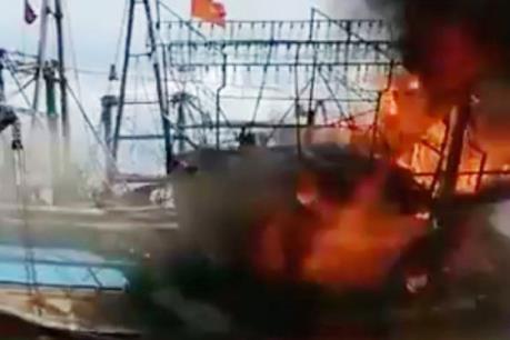 Nghệ An: Cháy tàu cá, thiệt hại gần 1 tỷ đồng